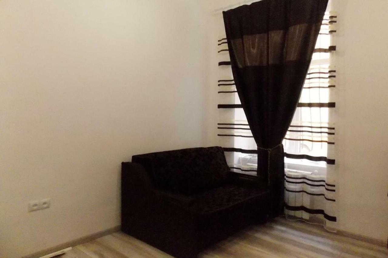 Apartment At Teodora Sqr Lviv Exteriör bild